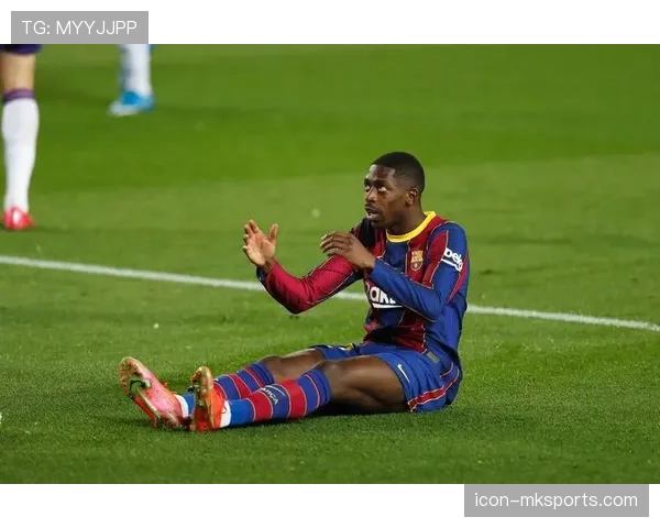 奥斯曼·登贝莱最新街拍也太夸张了，看着衣服标签我真想把工资条退了