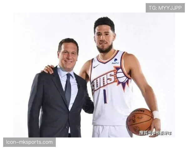 德文·布克居然晚上偷偷开豪车溜街，跟他赛场上的一板一眼判若两人！