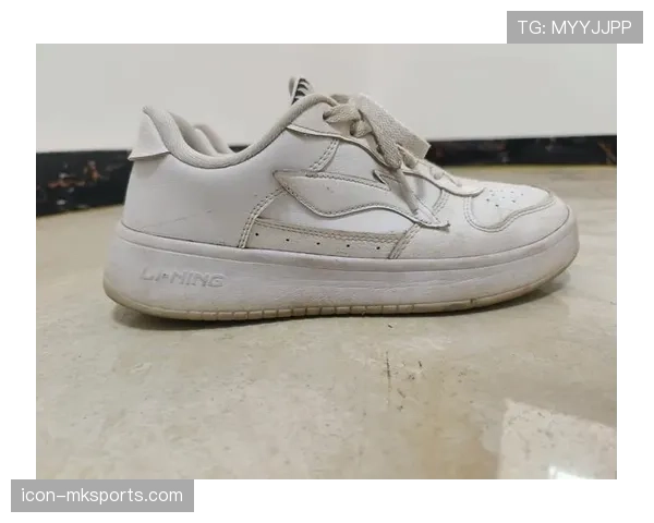 韦少一天换几双鞋都不带重样的，这日常太奢侈了吧？